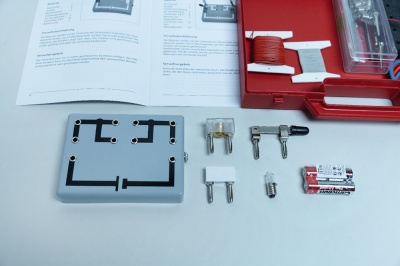 Комплект лабораторного оборудования Mini-Box "Электричество" с руководством для учителя 16120